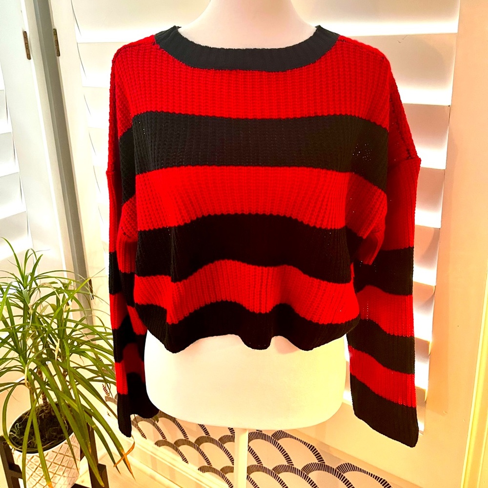This would make a fantastic Freddy Krueger Halloween costume!   Super sexy crop